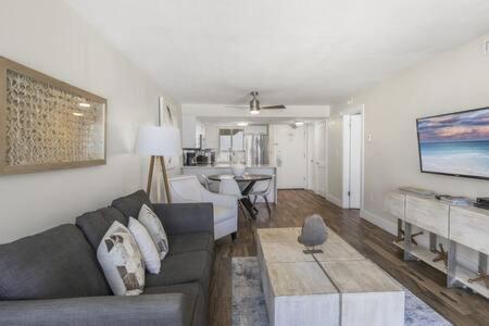 The Scallop By Brightwild-Beachfront Condo デスティン エクステリア 写真